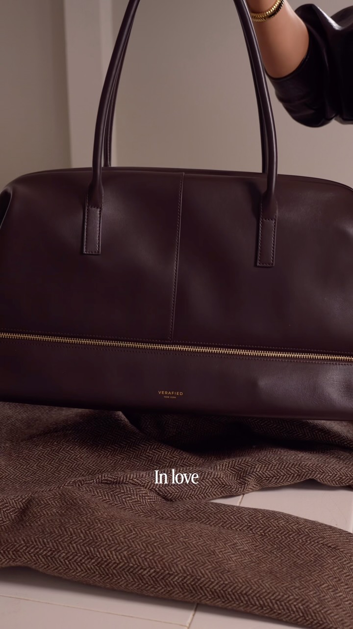 Let’s unbox my new work bag from Verafied New York 🤍

Can’t wait to start wearing this one and bring it with me to Paris! 

#unboxing #unboxingvideo #bagunboxing #newbag #unboxwithme