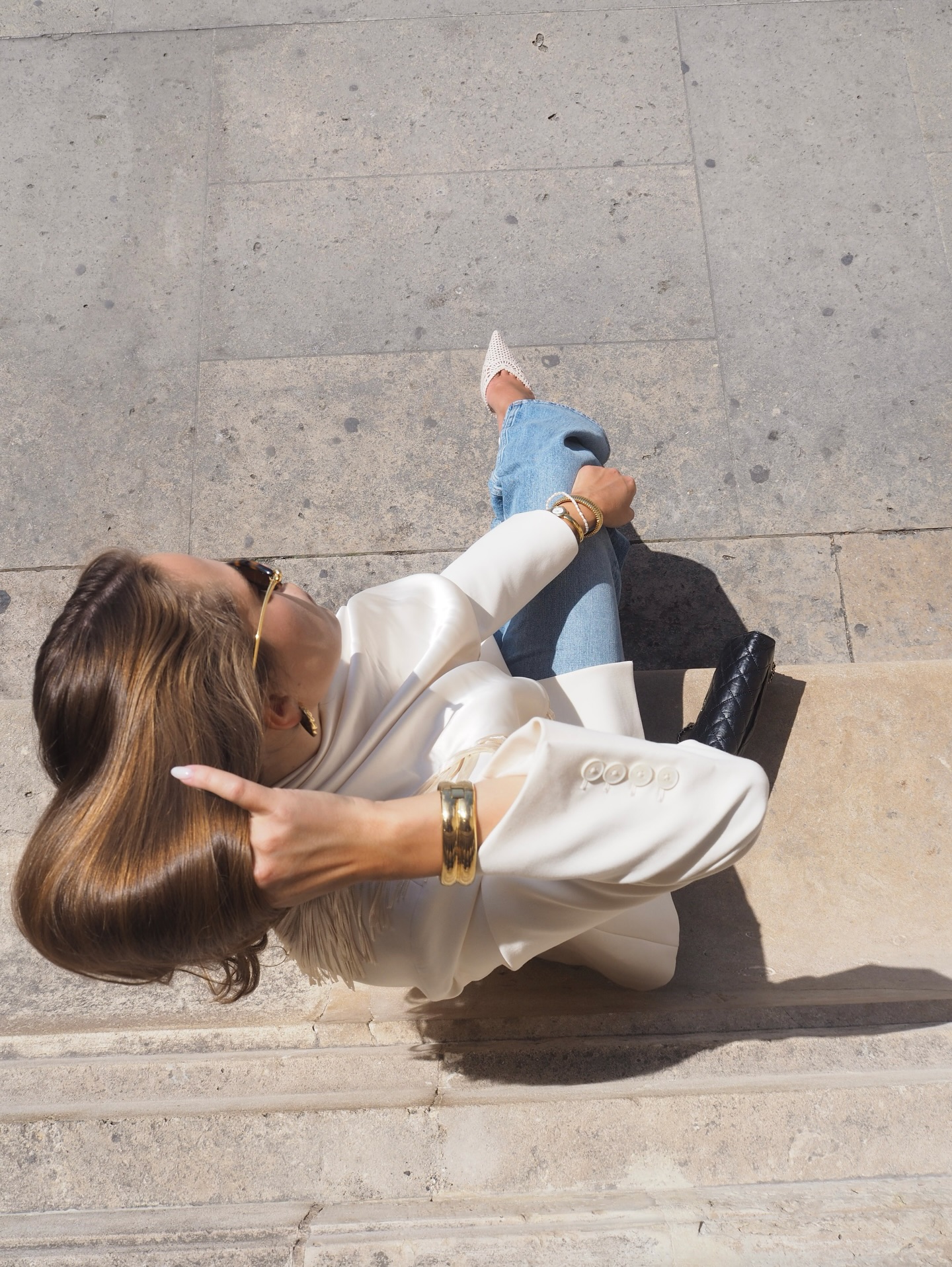 How to get an elegant look with a pair of jeans? Add some elegant details to it, jewelry, heels, scarf and suddenly it becomes the perfect combo together. 

#elegantlook #paris #parisianstyle #jeanslook #oldmoneyaesthetic