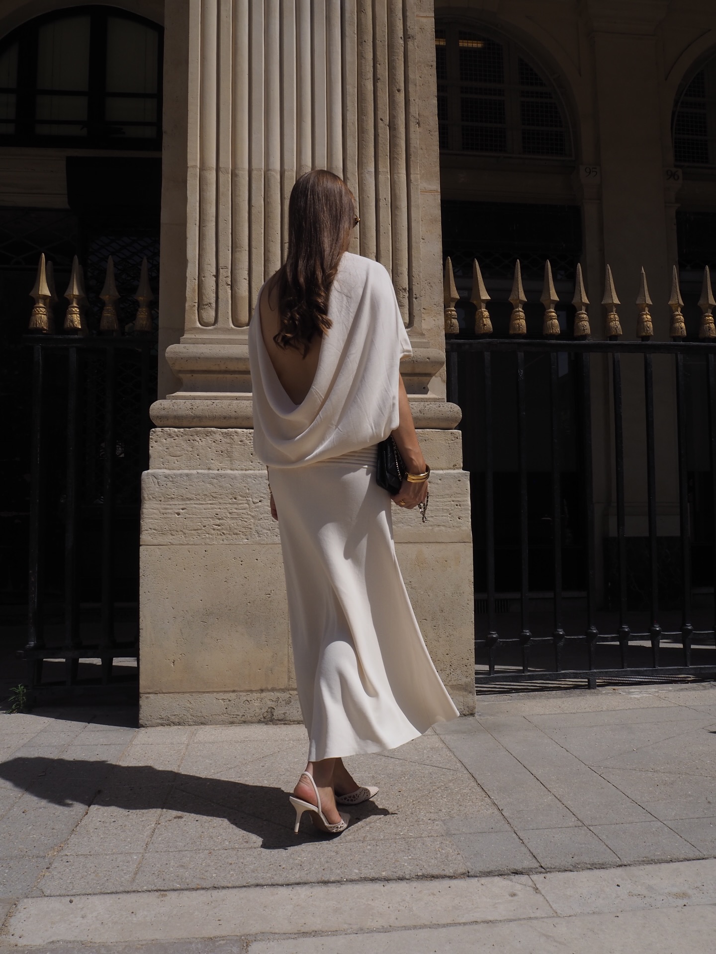 Love summer in Paris 🥹🤍

Dress from @arakii.official 🤍

#paris #parisianstyle #elegant #pinterestaesthethic #aesthetic 

Accessories elevate a basic look 🥹

The perfect jewelry stack from @mockberg 

New heels from Zara 🤭 Love them 🥹