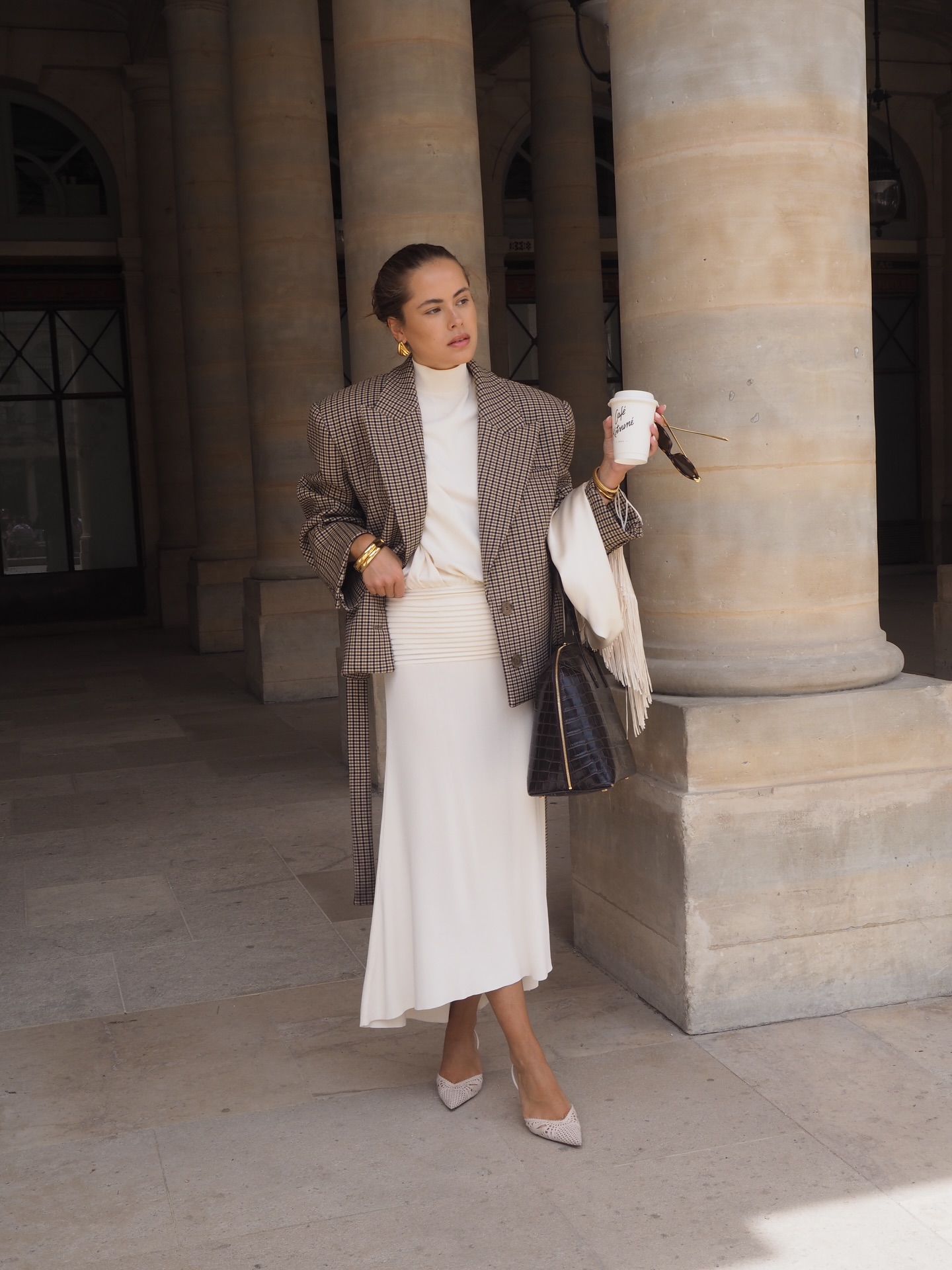 Love, love, love this look 🥹 

Jacket and dress from @arakii.official 

Jewelry from @mockberg 

Bag and Sunglasses from @toteme @newbottega 

Heels from Zara 🤍

Save for outfit details 🥹