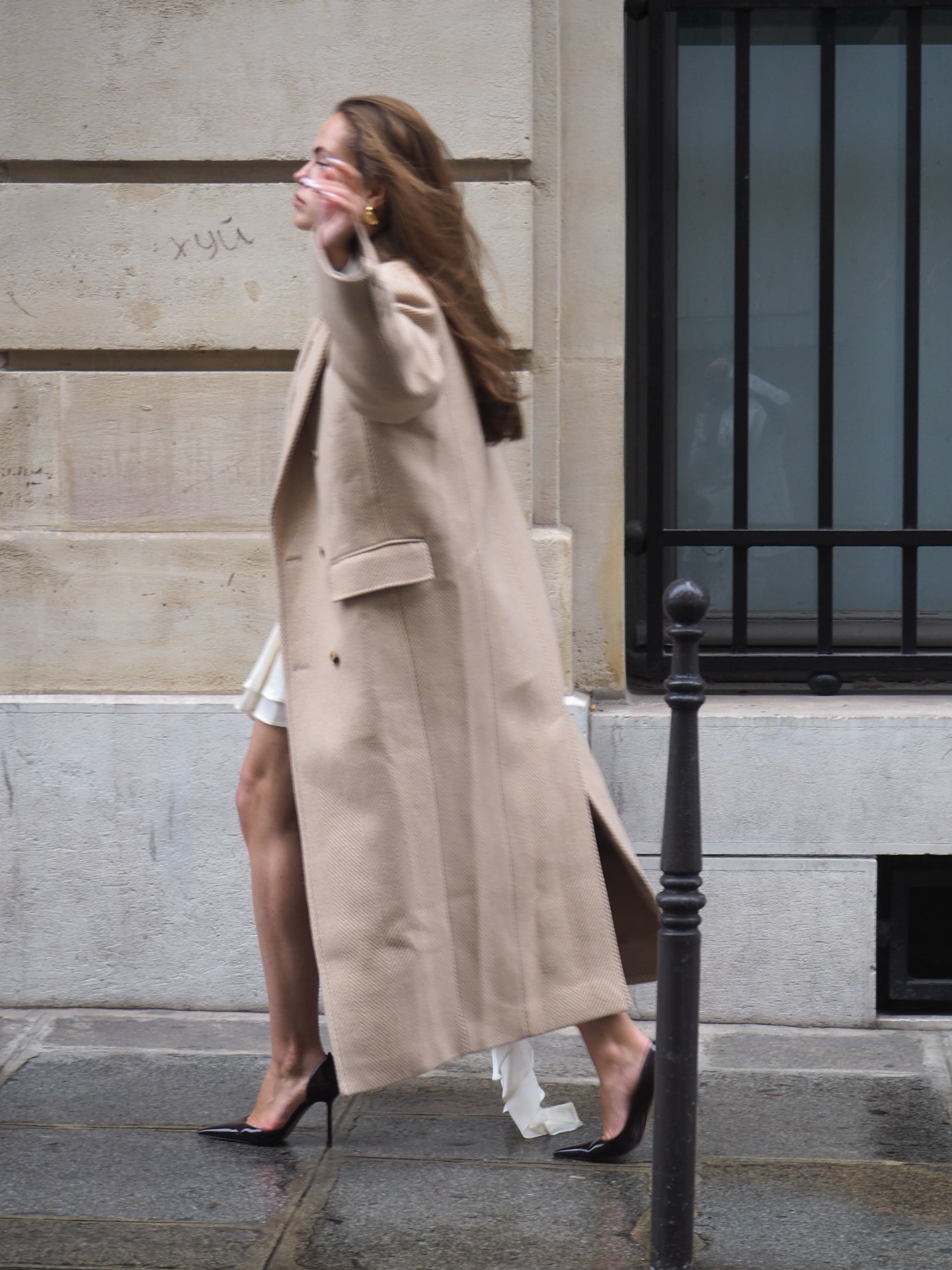 Favorite look from Paris 🥹🤍

Coat @missrosier_official 
Skirt @arakii.official 
Jewelry @mockberg 

#paris #parisianvibes #parisianstyle #elegantstyle #elegantlady