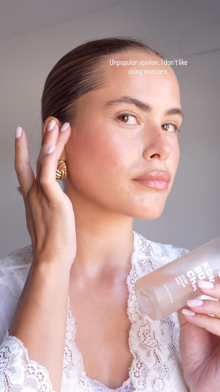 My go-to glowy makeup look 🤭 Finishing it off with the Glow Serum Mist from @qkoreancosmetics.no 

Products:
@toembeauty 
@hourglasscosmetics 
@diorbeauty 
@charlottetilbury 
@nataliebyanniken 
@qkoreancosmetics.no 

#makeuptutorial #glowylook #naturalbeauty #makeup #glowyskin